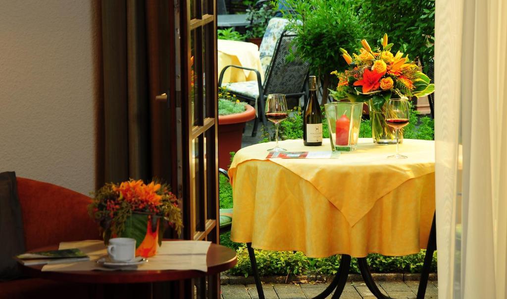 Hotel Restaurant Sonnenhof Weyerbusch Rum bild